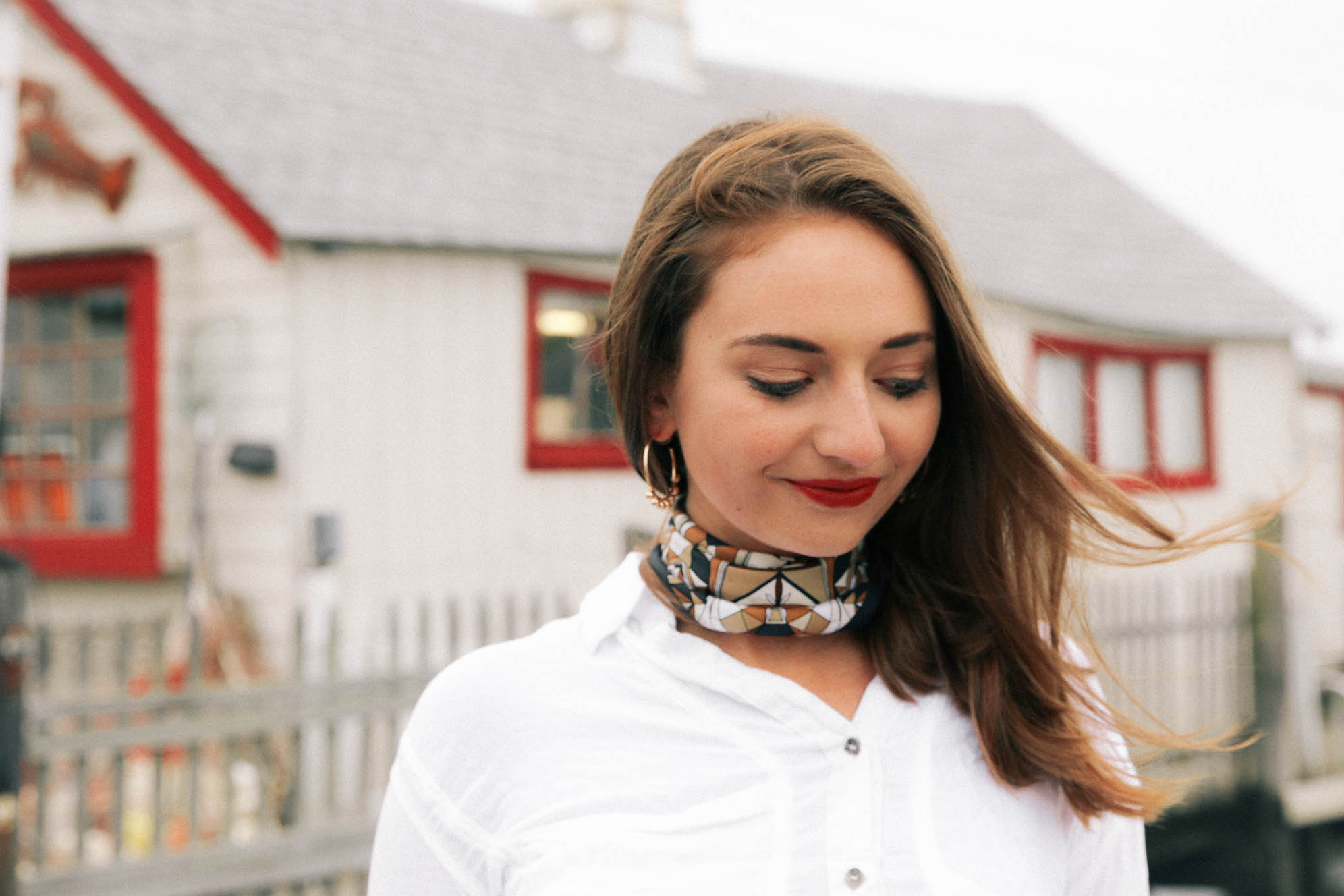 5 Ways To Wear A Silk Scarf This Summer The Coastal Confidence Aubrey Yandow