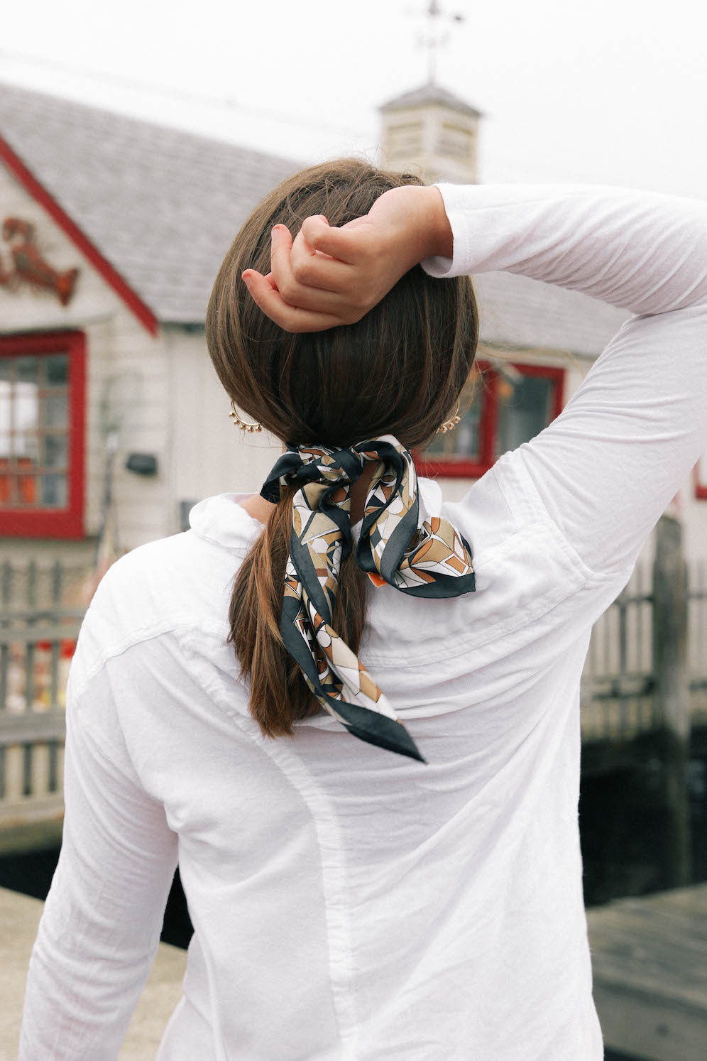 Ways To Wear A Silk Scarf In Your Hair The Coastal Confidence Aubrey Yandow