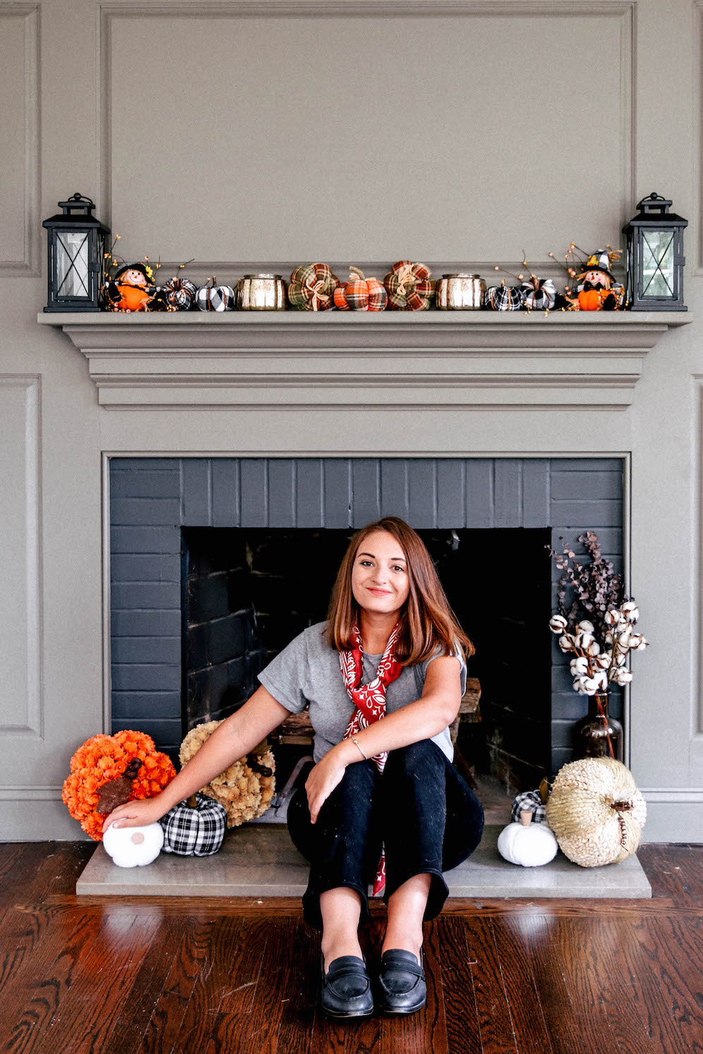 How To Affordable Decorate Your Mantel For Fall The Coastal Confidence Aubrey Yandow