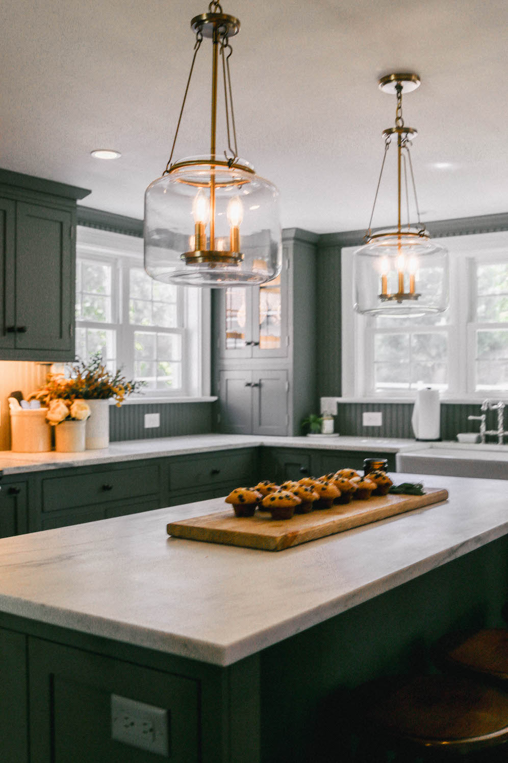 Mixing Hardware Metals In The Kitchen The Coastal Confidence by Aubrey Yandow