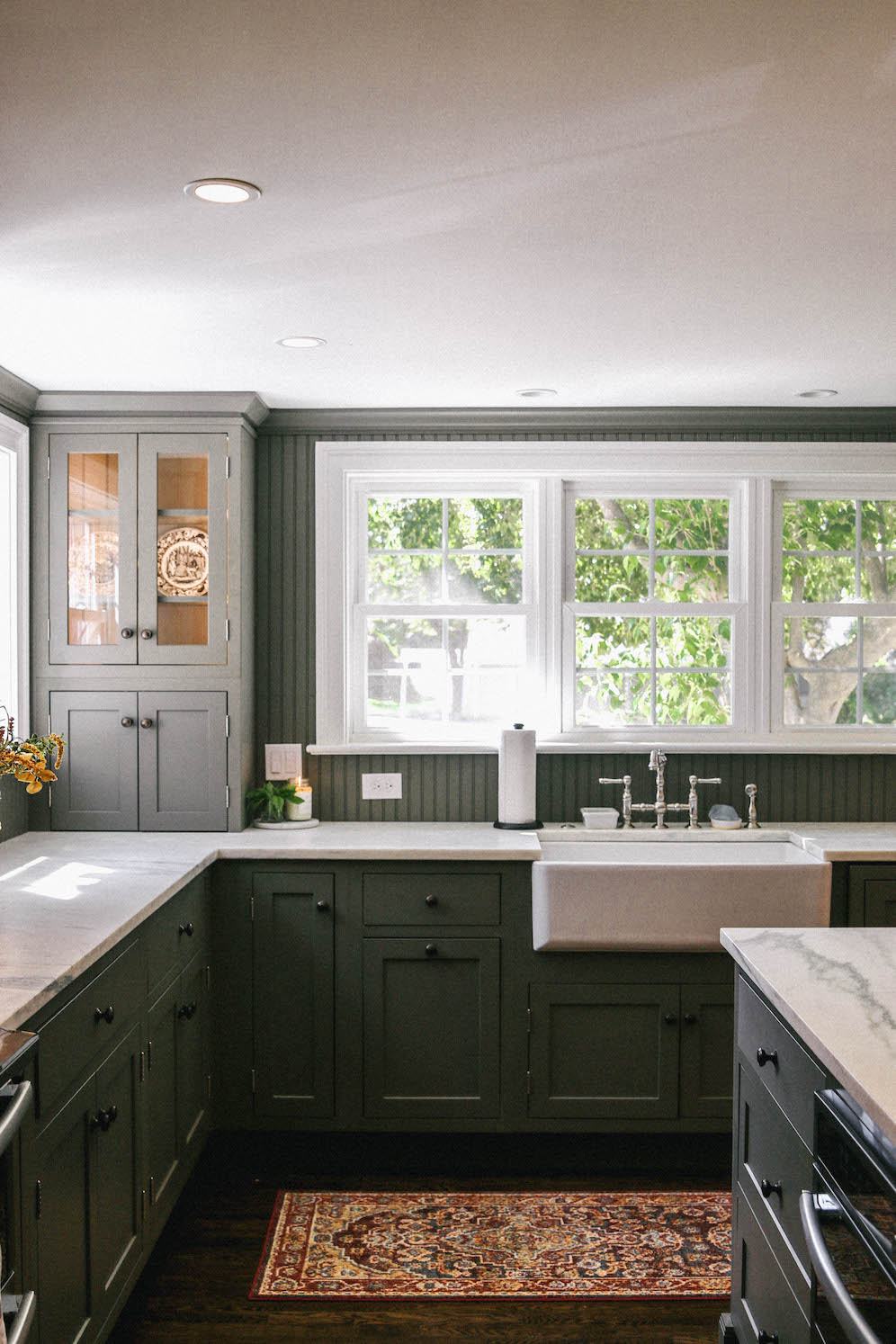 Mixing Hardware Metals In The Kitchen The Coastal Confidence by Aubrey Yandow